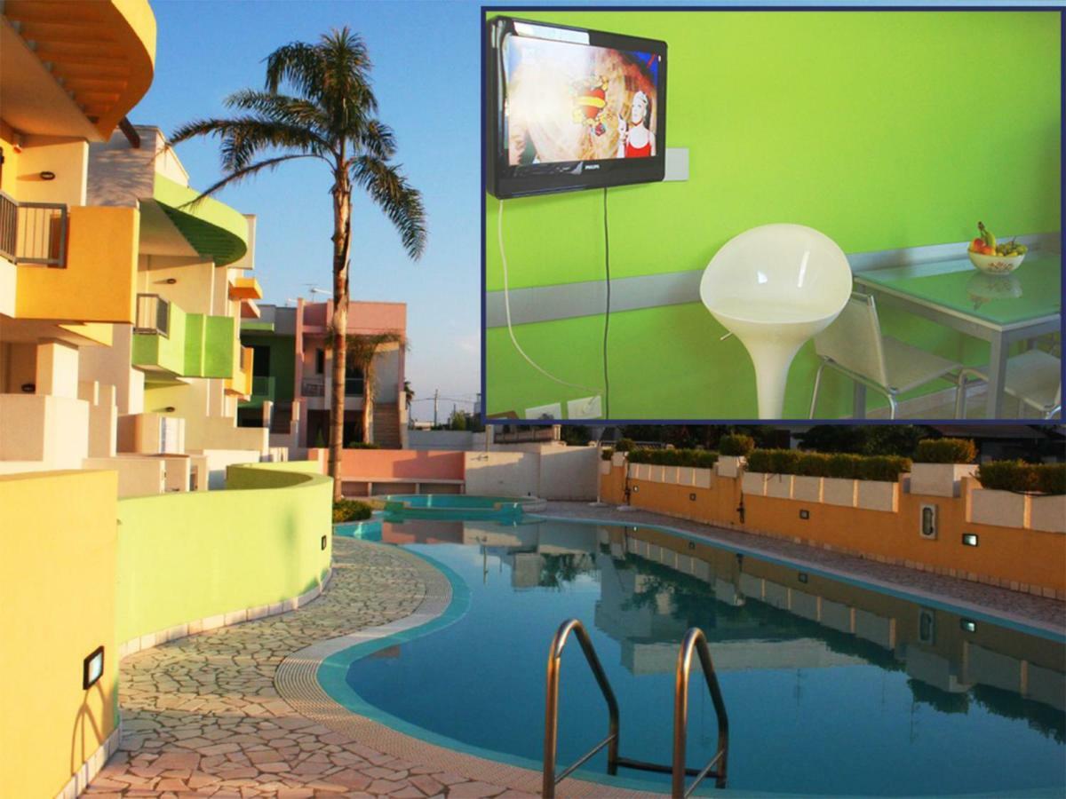 Con Piscina E Garage A 300 M Da Spiaggia E Centro Torre dell'Orso Eksteriør billede